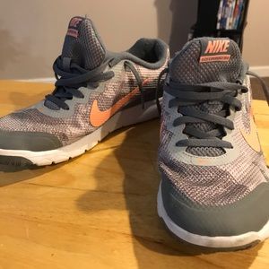 Woman’s Nike 7.5 Camouflage sneakers